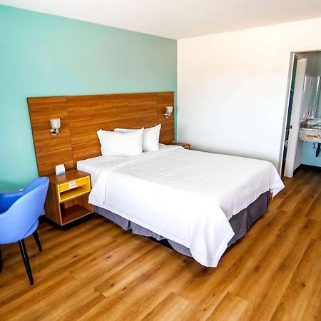 Beyond Stay Hotel Victorville Downtown Екстер'єр фото