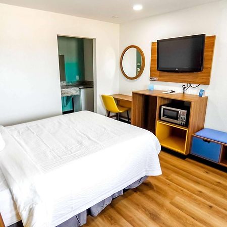 Beyond Stay Hotel Victorville Downtown Екстер'єр фото