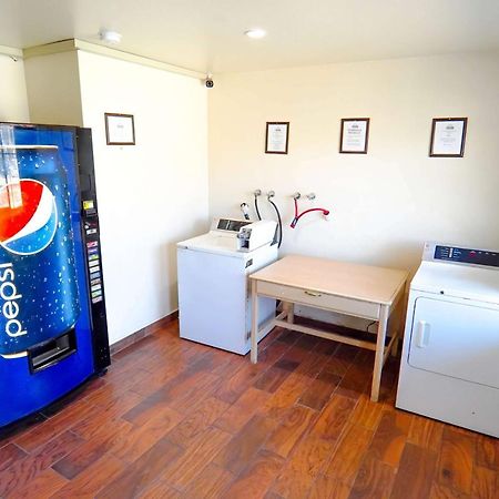 Beyond Stay Hotel Victorville Downtown Екстер'єр фото