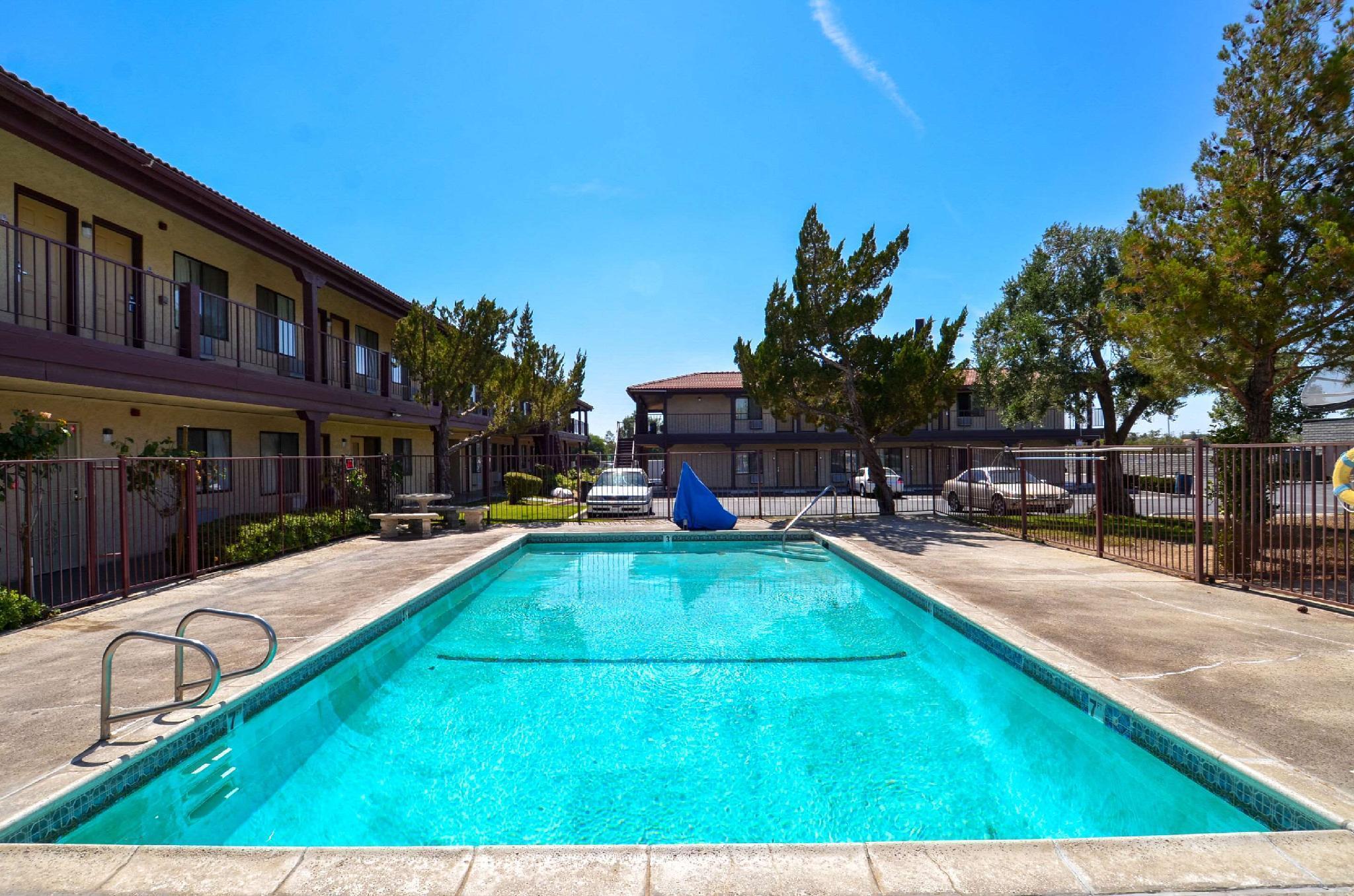 Beyond Stay Hotel Victorville Downtown Екстер'єр фото