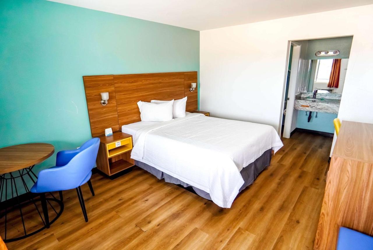 Beyond Stay Hotel Victorville Downtown Екстер'єр фото