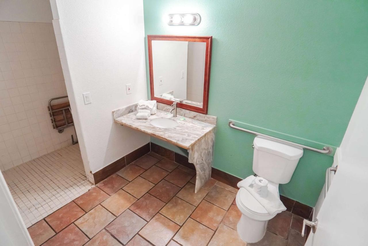 Beyond Stay Hotel Victorville Downtown Екстер'єр фото