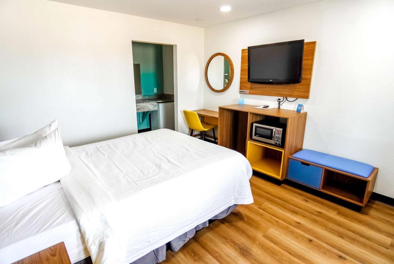 Beyond Stay Hotel Victorville Downtown Екстер'єр фото