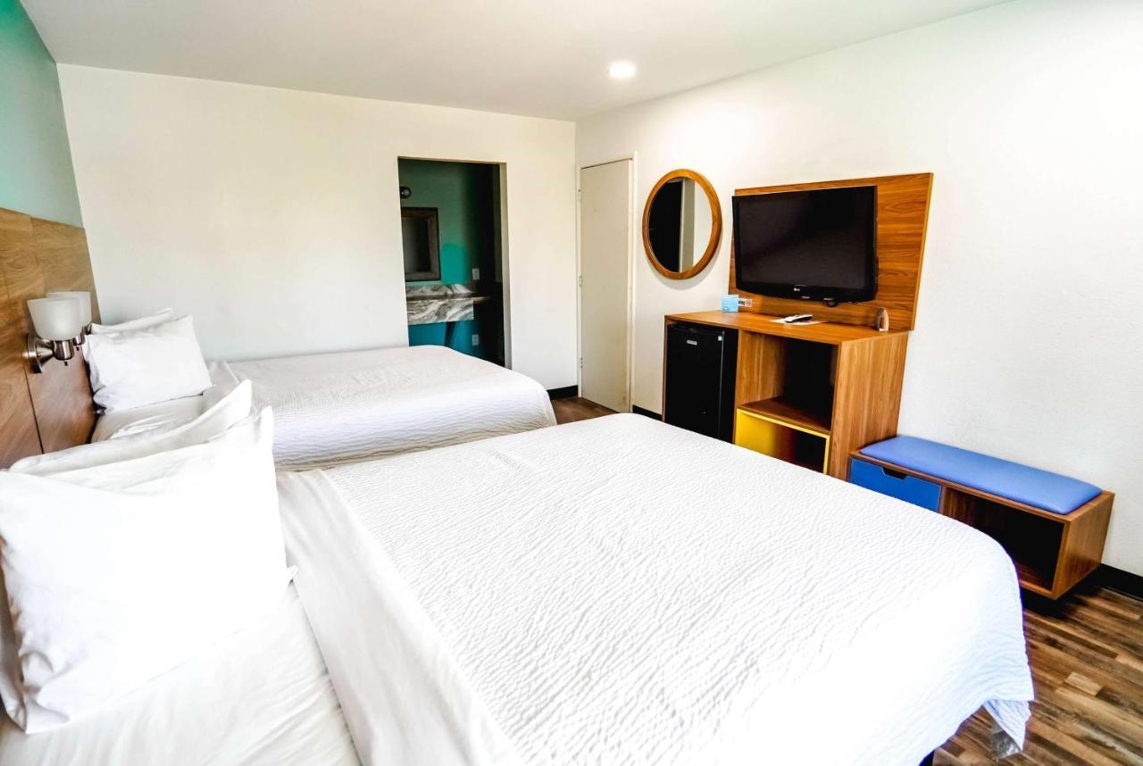 Beyond Stay Hotel Victorville Downtown Екстер'єр фото