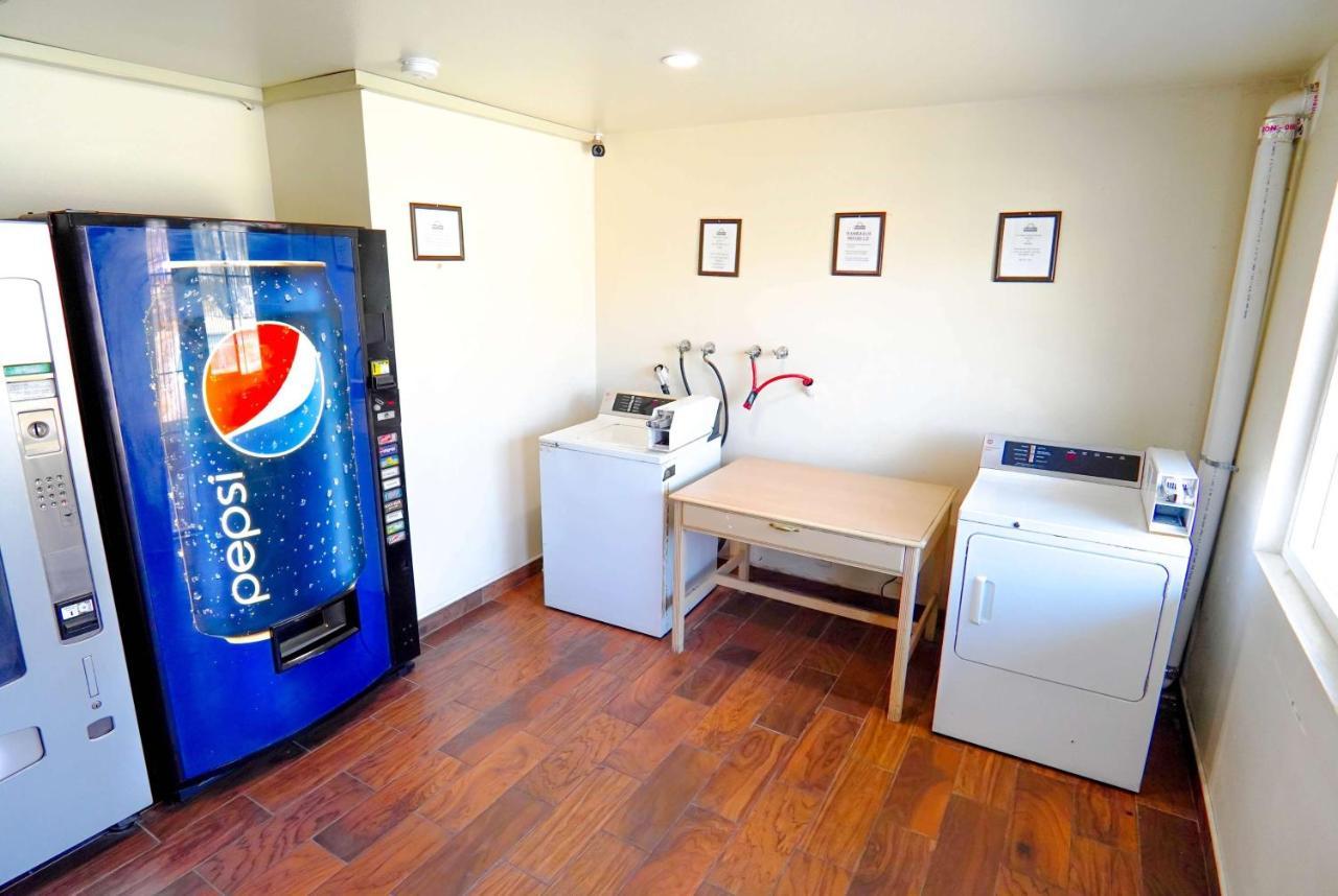 Beyond Stay Hotel Victorville Downtown Екстер'єр фото
