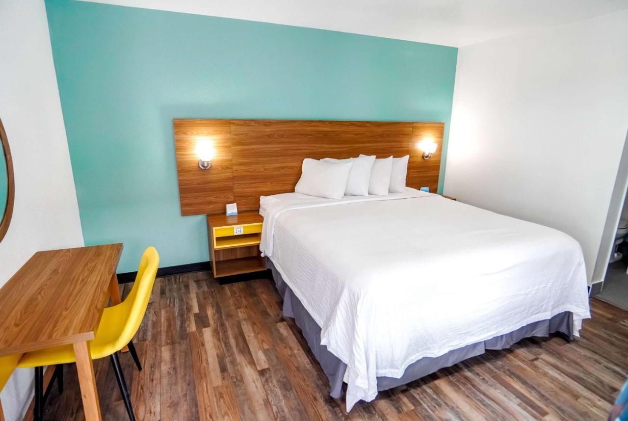 Beyond Stay Hotel Victorville Downtown Екстер'єр фото